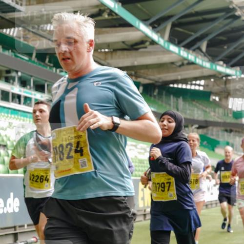 13.09.2026 - 21. swb-Marathon Bremen Michael Burmester http://msf.ph/oto/10463321 13.09.2026 10:34:53 Laufen im Stadion 10018, 10093, 10144, 10147, 10157, 10173, 10175, 10177, 10181, 10185, 10236, 10240, 10245, 10254, 10297, 10309, 10355, 10356, 10367, 10368, 10369, 10377, 10415, 10423, 10427, 10428, 10460, 10485, 10492, 10528, 10559, 10578, 10604, 10636, 10639, 10668, 10669, 10677, 10687, 10691, 10699, 10700, 10715, 10772, 10787, 10788, 10809, 10828, 10857, 10914, 10928, 11126, 11162, 11343, 11803, 11965, 10146, 10222 meine-sportfotos.de