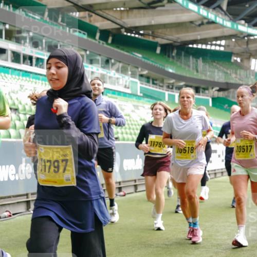13.09.2026 - 21. swb-Marathon Bremen Michael Burmester http://msf.ph/oto/10463341 13.09.2026 10:34:54 Laufen im Stadion 10018, 10093, 10144, 10147, 10157, 10173, 10175, 10177, 10181, 10185, 10236, 10240, 10245, 10254, 10297, 10309, 10355, 10356, 10367, 10368, 10369, 10377, 10415, 10423, 10427, 10428, 10460, 10485, 10492, 10528, 10559, 10578, 10604, 10636, 10639, 10668, 10669, 10677, 10687, 10691, 10699, 10700, 10715, 10772, 10787, 10788, 10809, 10828, 10857, 10914, 10928, 11126, 11162, 11343, 11803, 11965, 10146, 10222 meine-sportfotos.de