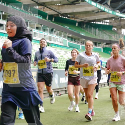 13.09.2026 - 21. swb-Marathon Bremen Michael Burmester http://msf.ph/oto/10463364 13.09.2026 10:34:54 Laufen im Stadion 10018, 10093, 10144, 10147, 10157, 10173, 10175, 10177, 10181, 10185, 10236, 10240, 10245, 10254, 10297, 10309, 10355, 10356, 10367, 10368, 10369, 10377, 10415, 10423, 10427, 10428, 10460, 10485, 10492, 10528, 10559, 10578, 10604, 10636, 10639, 10668, 10669, 10677, 10687, 10691, 10699, 10700, 10715, 10772, 10787, 10788, 10809, 10828, 10857, 10914, 10928, 11126, 11162, 11343, 11803, 11965, 10146, 10222 meine-sportfotos.de