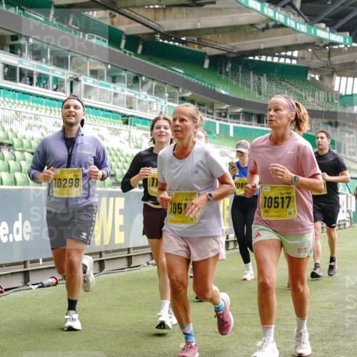 13.09.2026 - 21. swb-Marathon Bremen Michael Burmester http://msf.ph/oto/10463389 13.09.2026 10:34:54 Laufen im Stadion 10018, 10093, 10144, 10147, 10157, 10173, 10175, 10177, 10181, 10185, 10236, 10240, 10245, 10254, 10297, 10309, 10355, 10356, 10367, 10368, 10369, 10377, 10415, 10423, 10427, 10428, 10460, 10485, 10492, 10528, 10559, 10578, 10604, 10636, 10639, 10668, 10669, 10677, 10687, 10691, 10699, 10700, 10715, 10772, 10787, 10788, 10809, 10828, 10857, 10914, 10928, 11126, 11162, 11343, 11803, 11965, 10146, 10222 meine-sportfotos.de