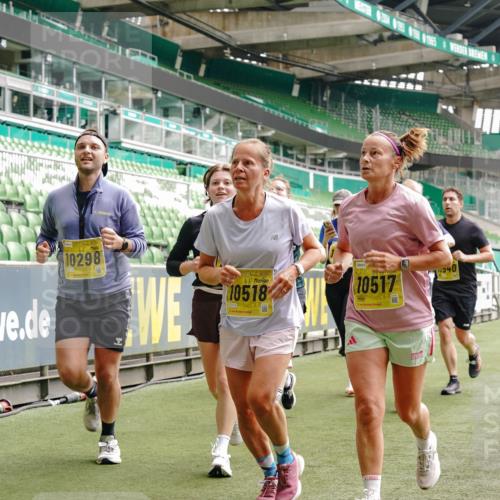13.09.2026 - 21. swb-Marathon Bremen Michael Burmester http://msf.ph/oto/10463413 13.09.2026 10:34:54 Laufen im Stadion 10018, 10093, 10144, 10147, 10157, 10173, 10175, 10177, 10181, 10185, 10236, 10240, 10245, 10254, 10297, 10309, 10355, 10356, 10367, 10368, 10369, 10377, 10415, 10423, 10427, 10428, 10460, 10485, 10492, 10528, 10559, 10578, 10604, 10636, 10639, 10668, 10669, 10677, 10687, 10691, 10699, 10700, 10715, 10772, 10787, 10788, 10809, 10828, 10857, 10914, 10928, 11126, 11162, 11343, 11803, 11965, 10146, 10222 meine-sportfotos.de