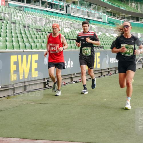 13.09.2026 - 21. swb-Marathon Bremen Michael Burmester http://msf.ph/oto/10463417 13.09.2026 12:55:54 Laufen im Stadion 201, 205, 307, 388, 411, 431, 465, 495, 655, 854, 876, 913, 926, 948, 1053, 1058, 1130, 1197, 1390, 1537, 1599, 1645, 1750, 1972, 2001, 2040, 2122, 2125, 2234, 2251, 2260, 2319, 2383, 2390, 2473, 2474, 2535, 2604, 2733, 2801, 2812, 2870, 2922, 2948, 3012, 3057, 3119, 3134, 3175, 3192, 3202, 3206, 3241, 3246, 3290, 3346, 3348, 3356, 3411, 3508, 3706, 3716, 3836, 4135, 4137, 4171, 4413, 4455, 4479, 4733, 5277, 5430, 5530, 6106, 2498, 3085 meine-sportfotos.de