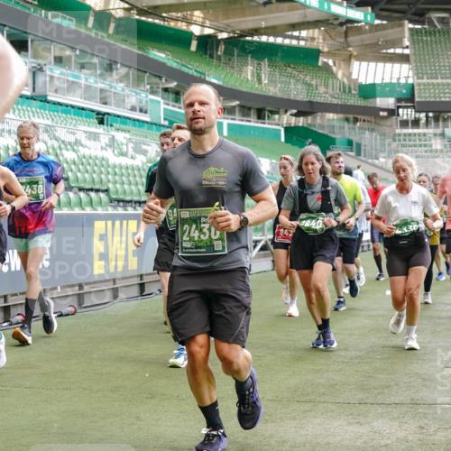 13.09.2026 - 21. swb-Marathon Bremen Michael Burmester http://msf.ph/oto/10463425 13.09.2026 13:12:45 Laufen im Stadion 118, 183, 270, 278, 349, 514, 576, 695, 702, 703, 843, 933, 950, 1005, 1113, 1143, 1226, 1286, 1334, 1426, 1435, 1641, 1849, 1851, 1936, 1952, 1991, 2005, 2248, 2264, 2281, 2336, 2353, 2375, 2377, 2398, 2426, 2439, 2461, 2478, 2505, 2612, 2659, 2665, 2673, 2684, 2765, 2773, 2792, 2804, 2815, 2816, 2822, 2850, 2860, 2884, 2895, 2907, 2921, 2963, 2966, 2975, 2976, 3016, 3027, 3079, 3082, 3143, 3155, 3253, 3277, 3293, 3308, 3313, 3328, 3349, 3434, 551 meine-sportfotos.de