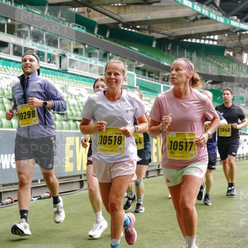 13.09.2026 - 21. swb-Marathon Bremen Michael Burmester http://msf.ph/oto/10463470 13.09.2026 10:34:54 Laufen im Stadion 10018, 10093, 10144, 10147, 10157, 10173, 10175, 10177, 10181, 10185, 10236, 10240, 10245, 10254, 10297, 10309, 10355, 10356, 10367, 10368, 10369, 10377, 10415, 10423, 10427, 10428, 10460, 10485, 10492, 10528, 10559, 10578, 10604, 10636, 10639, 10668, 10669, 10677, 10687, 10691, 10699, 10700, 10715, 10772, 10787, 10788, 10809, 10828, 10857, 10914, 10928, 11126, 11162, 11343, 11803, 11965, 10146, 10222 meine-sportfotos.de