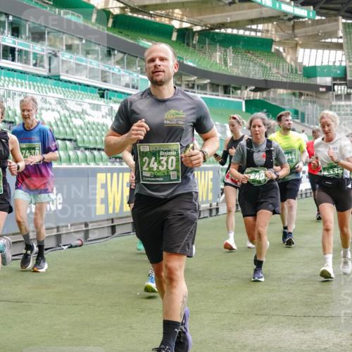 13.09.2026 - 21. swb-Marathon Bremen Michael Burmester http://msf.ph/oto/10463479 13.09.2026 13:12:46 Laufen im Stadion 118, 183, 270, 278, 349, 514, 576, 600, 695, 702, 703, 843, 933, 950, 1005, 1113, 1143, 1226, 1286, 1334, 1426, 1435, 1641, 1849, 1851, 1936, 1952, 1991, 2005, 2248, 2264, 2281, 2336, 2353, 2375, 2377, 2398, 2426, 2439, 2461, 2478, 2505, 2612, 2659, 2665, 2673, 2684, 2765, 2773, 2792, 2804, 2815, 2816, 2822, 2850, 2860, 2884, 2895, 2907, 2921, 2963, 2966, 2972, 2975, 2976, 3016, 3027, 3079, 3082, 3143, 3155, 3253, 3277, 3293, 3308, 3313, 3328, 3349, 3434 meine-sportfotos.de