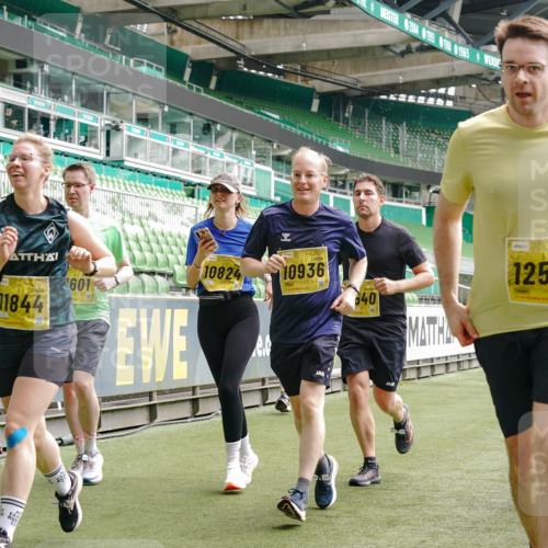 13.09.2026 - 21. swb-Marathon Bremen Michael Burmester http://msf.ph/oto/10463556 13.09.2026 10:34:56 Laufen im Stadion 10018, 10093, 10144, 10147, 10157, 10173, 10175, 10177, 10181, 10182, 10185, 10236, 10240, 10245, 10254, 10297, 10309, 10355, 10356, 10367, 10368, 10369, 10377, 10415, 10423, 10427, 10428, 10460, 10477, 10485, 10492, 10528, 10559, 10578, 10604, 10617, 10636, 10639, 10668, 10669, 10677, 10687, 10691, 10699, 10700, 10715, 10772, 10787, 10788, 10809, 10828, 10857, 10914, 10928, 11126, 11162, 11343, 11803, 11965, 10146, 10222 meine-sportfotos.de
