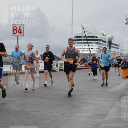 13.09.2026 - Kiel Lauf Andreas Tolksdorf http://msf.ph/oto/10463557 13.09.2026 12:03:48 Kiellinie 4601, 8652, 4, 6343, 3669, 1318, 3, 81 meine-sportfotos.de