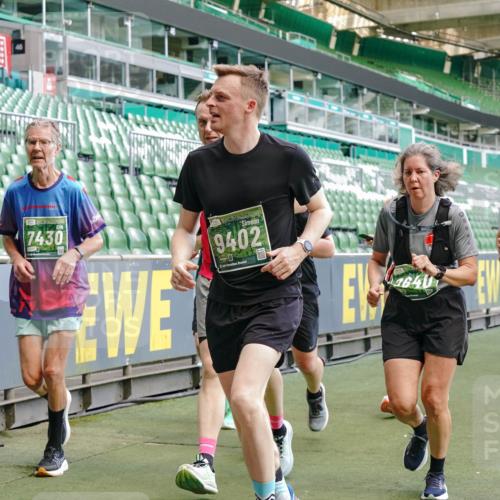 13.09.2026 - 21. swb-Marathon Bremen Michael Burmester http://msf.ph/oto/10463564 13.09.2026 13:12:47 Laufen im Stadion 118, 183, 270, 278, 349, 514, 576, 600, 695, 702, 703, 843, 933, 950, 1005, 1113, 1143, 1226, 1286, 1334, 1426, 1435, 1641, 1849, 1851, 1936, 1952, 1991, 2005, 2248, 2264, 2281, 2336, 2353, 2375, 2377, 2398, 2426, 2439, 2461, 2478, 2505, 2612, 2659, 2665, 2673, 2684, 2765, 2773, 2792, 2804, 2815, 2816, 2822, 2850, 2860, 2884, 2895, 2907, 2921, 2963, 2966, 2972, 2975, 2976, 3016, 3027, 3079, 3082, 3143, 3155, 3253, 3277, 3293, 3308, 3313, 3328, 3349, 3434 meine-sportfotos.de
