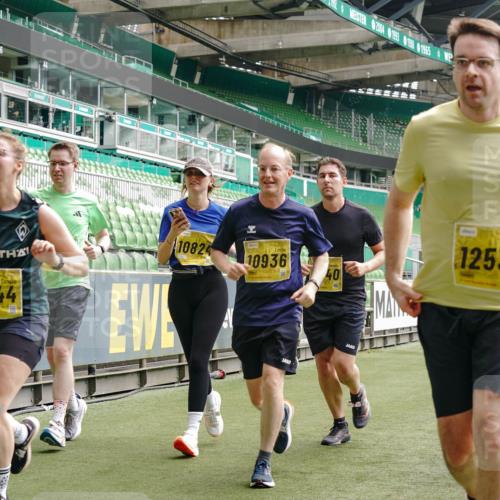 13.09.2026 - 21. swb-Marathon Bremen Michael Burmester http://msf.ph/oto/10463583 13.09.2026 10:34:56 Laufen im Stadion 10018, 10093, 10144, 10147, 10157, 10173, 10175, 10177, 10181, 10182, 10185, 10236, 10240, 10245, 10254, 10297, 10309, 10355, 10356, 10367, 10368, 10369, 10377, 10415, 10423, 10427, 10428, 10460, 10477, 10485, 10492, 10528, 10559, 10578, 10604, 10617, 10636, 10639, 10668, 10669, 10677, 10687, 10691, 10699, 10700, 10715, 10772, 10787, 10788, 10809, 10828, 10857, 10914, 10928, 11126, 11162, 11343, 11803, 11965, 10146, 10222 meine-sportfotos.de