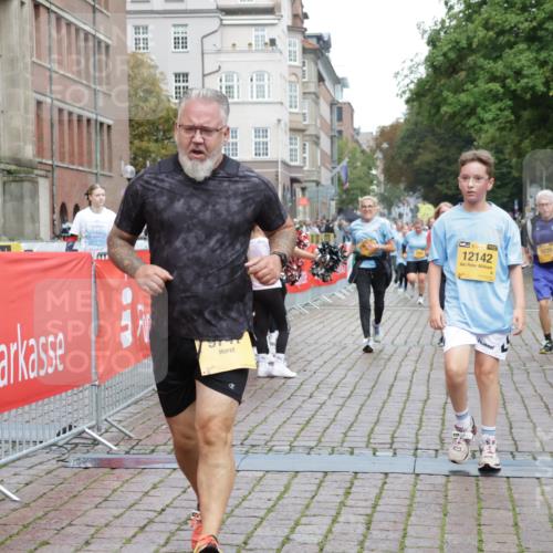 13.09.2026 - Kiel Lauf Yannick Fuchs http://msf.ph/oto/10463604 13.09.2026 09:55:46 Ziel 4121, 4174, 5986, 7087, 8248, 8976, 9226, 9399, 9741, 11962, 11970, 12142, 12261, 1354, 1495, 2061, 2079, 2186, 5824, 5883, 7322, 7846, 8408, 9117, 11421, 1176, 1589, 2227, 4388, 5056, 8521, 10248, 10267, 11886, 12463, 1412, 2079, 6102, 9117, 10609, 10743, 11564, 12514 meine-sportfotos.de