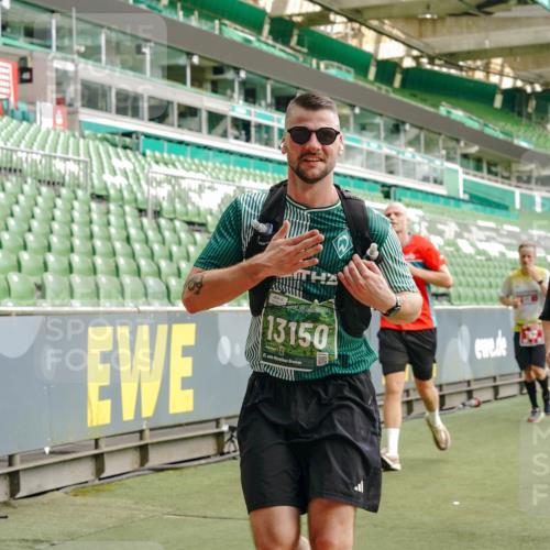 13.09.2026 - 21. swb-Marathon Bremen Michael Burmester http://msf.ph/oto/10463608 13.09.2026 12:55:57 Laufen im Stadion 201, 205, 307, 388, 411, 431, 465, 495, 655, 854, 876, 913, 926, 948, 1053, 1058, 1130, 1197, 1390, 1537, 1599, 1645, 1750, 1972, 2001, 2040, 2122, 2125, 2234, 2251, 2260, 2319, 2383, 2390, 2473, 2474, 2535, 2604, 2733, 2761, 2801, 2812, 2870, 2922, 2948, 3012, 3057, 3119, 3134, 3175, 3192, 3202, 3206, 3241, 3246, 3290, 3346, 3348, 3356, 3411, 3508, 3706, 3716, 3836, 4135, 4137, 4171, 4413, 4455, 4479, 4733, 5277, 5430, 5530, 6106, 2498, 3085 meine-sportfotos.de