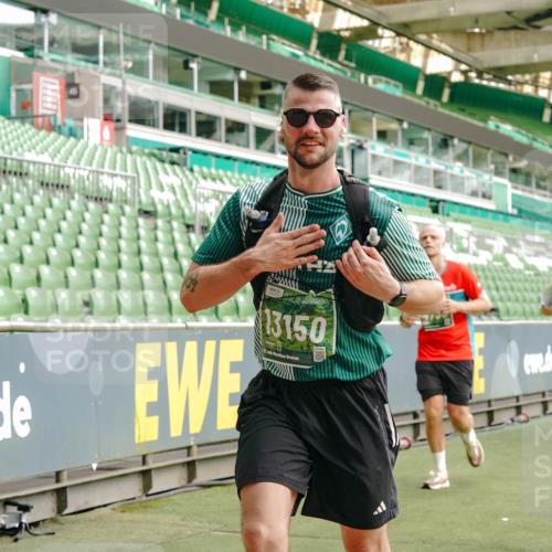 13.09.2026 - 21. swb-Marathon Bremen Michael Burmester http://msf.ph/oto/10463615 13.09.2026 12:55:57 Laufen im Stadion 201, 205, 307, 388, 411, 431, 465, 495, 655, 854, 876, 913, 926, 948, 1053, 1058, 1130, 1197, 1390, 1537, 1599, 1645, 1750, 1972, 2001, 2040, 2122, 2125, 2234, 2251, 2260, 2319, 2383, 2390, 2473, 2474, 2535, 2604, 2733, 2761, 2801, 2812, 2870, 2922, 2948, 3012, 3057, 3119, 3134, 3175, 3192, 3202, 3206, 3241, 3246, 3290, 3346, 3348, 3356, 3411, 3508, 3706, 3716, 3836, 4135, 4137, 4171, 4413, 4455, 4479, 4733, 5277, 5430, 5530, 6106, 2498, 3085 meine-sportfotos.de