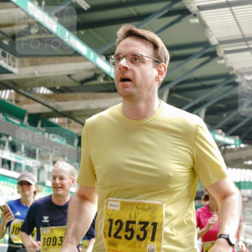 13.09.2026 - 21. swb-Marathon Bremen Michael Burmester http://msf.ph/oto/10463648 13.09.2026 10:34:57 Laufen im Stadion 10018, 10093, 10144, 10147, 10157, 10173, 10175, 10177, 10181, 10182, 10185, 10195, 10236, 10240, 10245, 10254, 10297, 10309, 10355, 10356, 10367, 10368, 10369, 10377, 10415, 10423, 10427, 10428, 10460, 10477, 10485, 10492, 10528, 10559, 10578, 10604, 10617, 10636, 10639, 10668, 10669, 10677, 10691, 10699, 10700, 10715, 10772, 10787, 10788, 10809, 10828, 10857, 10914, 10928, 11126, 11162, 11343, 11803, 11965, 10146, 10222 meine-sportfotos.de
