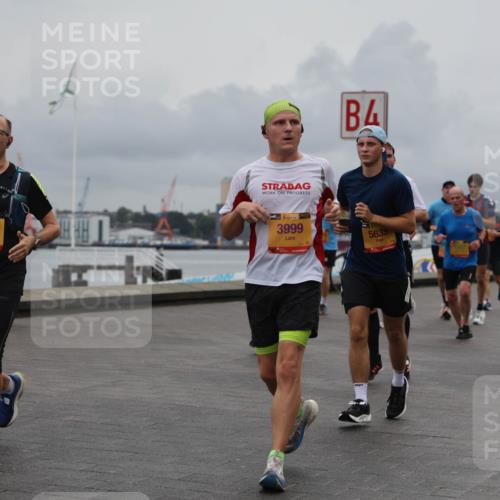 13.09.2026 - Kiel Lauf Andreas Tolksdorf http://msf.ph/oto/10463773 13.09.2026 12:04:18 Kiellinie 1, 38, 9304, 38, 3999, 5635, 1250 meine-sportfotos.de