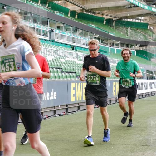 13.09.2026 - 21. swb-Marathon Bremen Michael Burmester http://msf.ph/oto/10463862 13.09.2026 13:12:51 Laufen im Stadion 118, 183, 270, 278, 349, 514, 576, 600, 695, 702, 703, 843, 933, 950, 1005, 1113, 1143, 1226, 1286, 1334, 1426, 1435, 1596, 1641, 1849, 1851, 1936, 1991, 2005, 2079, 2248, 2264, 2281, 2336, 2353, 2375, 2377, 2398, 2426, 2439, 2461, 2478, 2505, 2612, 2659, 2665, 2673, 2684, 2765, 2773, 2792, 2804, 2815, 2816, 2822, 2850, 2860, 2884, 2895, 2907, 2921, 2963, 2966, 2972, 2975, 2976, 3016, 3027, 3079, 3082, 3143, 3155, 3253, 3277, 3293, 3308, 3313, 3328, 3349, 3434 meine-sportfotos.de
