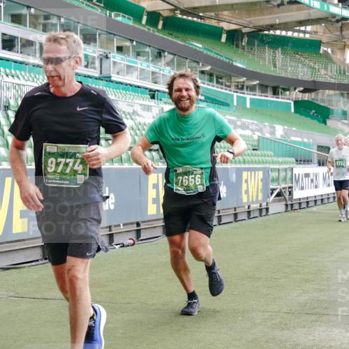 13.09.2026 - 21. swb-Marathon Bremen Michael Burmester http://msf.ph/oto/10463978 13.09.2026 13:12:52 Laufen im Stadion 118, 183, 270, 278, 349, 514, 576, 600, 695, 702, 703, 843, 933, 950, 1005, 1113, 1143, 1226, 1286, 1334, 1426, 1435, 1596, 1641, 1849, 1851, 1936, 1991, 2005, 2079, 2248, 2264, 2281, 2336, 2353, 2375, 2377, 2398, 2426, 2439, 2461, 2478, 2505, 2612, 2659, 2665, 2673, 2684, 2765, 2773, 2792, 2804, 2815, 2816, 2822, 2850, 2860, 2884, 2895, 2907, 2921, 2963, 2966, 2972, 2975, 2976, 3016, 3027, 3079, 3082, 3143, 3155, 3253, 3277, 3293, 3308, 3313, 3328, 3349, 3434 meine-sportfotos.de