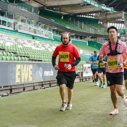 13.09.2026 - 21. swb-Marathon Bremen Michael Burmester http://msf.ph/oto/10463986 13.09.2026 10:35:03 Laufen im Stadion 10018, 10093, 10144, 10147, 10157, 10173, 10175, 10177, 10181, 10182, 10185, 10195, 10240, 10245, 10254, 10297, 10309, 10355, 10356, 10367, 10368, 10369, 10377, 10409, 10415, 10427, 10428, 10460, 10477, 10485, 10492, 10528, 10559, 10578, 10604, 10617, 10636, 10639, 10668, 10669, 10677, 10691, 10699, 10700, 10715, 10772, 10787, 10828, 10857, 10914, 10928, 11126, 11162, 11343, 11803, 11965, 10146, 10222 meine-sportfotos.de