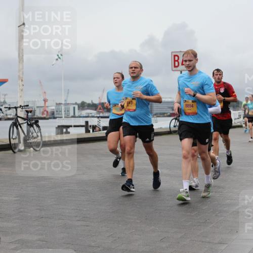13.09.2026 - Kiel Lauf Andreas Tolksdorf http://msf.ph/oto/10464103 13.09.2026 12:04:38 Kiellinie 1394, 8894, 8900, 3 meine-sportfotos.de