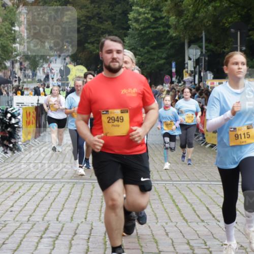 13.09.2026 - Kiel Lauf Yannick Fuchs http://msf.ph/oto/10464105 13.09.2026 09:56:22 Ziel 2949, 3228, 3229, 5940, 6968, 8832, 9115, 12037, 50, 51, 1176, 1589, 1961, 2227, 3228, 3229, 4121, 4174, 4388, 5056, 6172, 6515, 8248, 8521, 8976, 9399, 10248, 10267, 10787, 11357, 11385, 11790, 11886, 12463, 12735, 12736, 12752, 791, 1746, 1774, 2655, 5654, 8102, 10206, 10230, 12072, 4121, 4174, 8976, 9226, 9741, 12142 meine-sportfotos.de