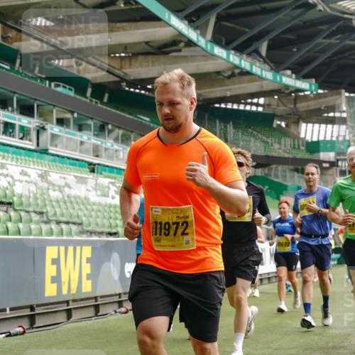 13.09.2026 - 21. swb-Marathon Bremen Michael Burmester http://msf.ph/oto/10464114 13.09.2026 10:35:06 Laufen im Stadion 10018, 10093, 10144, 10147, 10152, 10157, 10173, 10175, 10177, 10181, 10182, 10185, 10195, 10240, 10245, 10254, 10297, 10309, 10355, 10356, 10357, 10367, 10368, 10369, 10377, 10409, 10415, 10427, 10428, 10460, 10477, 10485, 10492, 10528, 10559, 10604, 10617, 10636, 10639, 10668, 10669, 10677, 10691, 10699, 10700, 10715, 10772, 10787, 10828, 10857, 10914, 10928, 11126, 11162, 11343, 11803, 11965, 10146, 10222 meine-sportfotos.de