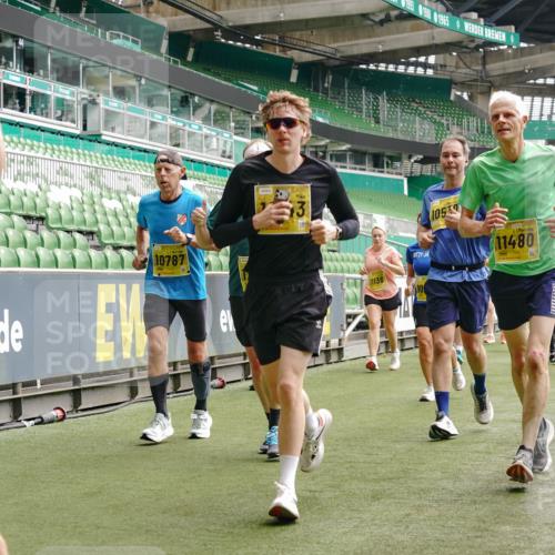13.09.2026 - 21. swb-Marathon Bremen Michael Burmester http://msf.ph/oto/10464135 13.09.2026 10:35:07 Laufen im Stadion 10018, 10093, 10144, 10147, 10152, 10157, 10173, 10175, 10177, 10181, 10182, 10185, 10195, 10240, 10245, 10254, 10297, 10309, 10355, 10356, 10357, 10367, 10368, 10369, 10377, 10409, 10415, 10427, 10460, 10477, 10485, 10492, 10528, 10559, 10604, 10617, 10636, 10639, 10668, 10669, 10677, 10691, 10699, 10700, 10715, 10772, 10787, 10828, 10857, 10914, 10928, 11126, 11162, 11343, 11803, 11965, 10146, 10222 meine-sportfotos.de