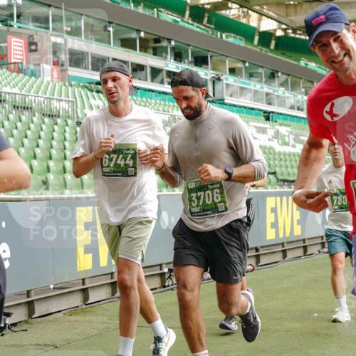 13.09.2026 - 21. swb-Marathon Bremen Michael Burmester http://msf.ph/oto/10464225 13.09.2026 12:56:09 Laufen im Stadion 201, 205, 307, 388, 411, 431, 465, 495, 655, 769, 854, 857, 876, 913, 926, 948, 1058, 1130, 1197, 1390, 1537, 1599, 1601, 1645, 1750, 1972, 2001, 2040, 2122, 2125, 2234, 2251, 2260, 2319, 2383, 2390, 2473, 2474, 2535, 2604, 2634, 2671, 2733, 2761, 2812, 2922, 2948, 3057, 3119, 3134, 3175, 3192, 3202, 3241, 3246, 3290, 3346, 3348, 3411, 3458, 3508, 3706, 3716, 3813, 3836, 4135, 4137, 4171, 4413, 4455, 4479, 4733, 5277, 5430, 5530, 6106, 2498, 3085 meine-sportfotos.de