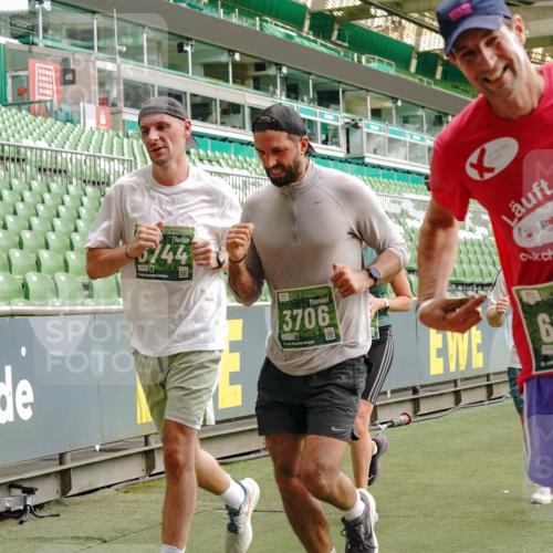 13.09.2026 - 21. swb-Marathon Bremen Michael Burmester http://msf.ph/oto/10464242 13.09.2026 12:56:10 Laufen im Stadion 201, 205, 307, 388, 411, 431, 465, 495, 655, 769, 854, 857, 876, 913, 926, 948, 1058, 1130, 1197, 1390, 1537, 1599, 1601, 1645, 1750, 1972, 2001, 2040, 2122, 2125, 2234, 2251, 2260, 2319, 2383, 2473, 2474, 2535, 2604, 2634, 2671, 2761, 2812, 2922, 2948, 3057, 3119, 3134, 3175, 3192, 3202, 3246, 3290, 3346, 3348, 3411, 3458, 3508, 3706, 3716, 3813, 3836, 4135, 4137, 4171, 4413, 4455, 4479, 4733, 5277, 5430, 5530, 6106, 2498, 3085 meine-sportfotos.de