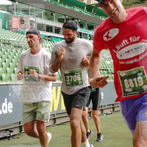 13.09.2026 - 21. swb-Marathon Bremen Michael Burmester http://msf.ph/oto/10464251 13.09.2026 12:56:10 Laufen im Stadion 201, 205, 307, 388, 411, 431, 465, 495, 655, 769, 854, 857, 876, 913, 926, 948, 1058, 1130, 1197, 1390, 1537, 1599, 1601, 1645, 1750, 1972, 2001, 2040, 2122, 2125, 2234, 2251, 2260, 2319, 2383, 2473, 2474, 2535, 2604, 2634, 2671, 2761, 2812, 2922, 2948, 3057, 3119, 3134, 3175, 3192, 3202, 3246, 3290, 3346, 3348, 3411, 3458, 3508, 3706, 3716, 3813, 3836, 4135, 4137, 4171, 4413, 4455, 4479, 4733, 5277, 5430, 5530, 6106, 2498, 3085 meine-sportfotos.de