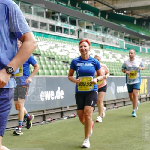 13.09.2026 - 21. swb-Marathon Bremen Michael Burmester http://msf.ph/oto/10464397 13.09.2026 10:35:10 Laufen im Stadion 10093, 10144, 10147, 10152, 10157, 10173, 10175, 10177, 10181, 10182, 10185, 10195, 10240, 10245, 10254, 10306, 10309, 10355, 10356, 10357, 10367, 10368, 10369, 10377, 10409, 10415, 10427, 10460, 10473, 10477, 10485, 10492, 10528, 10559, 10604, 10617, 10636, 10639, 10668, 10669, 10671, 10672, 10677, 10691, 10699, 10700, 10715, 10772, 10787, 10828, 10857, 10914, 10928, 11126, 11162, 11343, 11803, 11965, 10146, 10222 meine-sportfotos.de