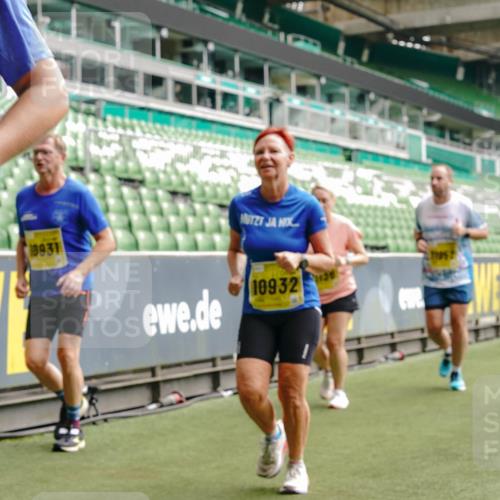 13.09.2026 - 21. swb-Marathon Bremen Michael Burmester http://msf.ph/oto/10464421 13.09.2026 10:35:10 Laufen im Stadion 10093, 10144, 10147, 10152, 10157, 10173, 10175, 10177, 10181, 10182, 10185, 10195, 10240, 10245, 10254, 10306, 10309, 10355, 10356, 10357, 10367, 10368, 10369, 10377, 10409, 10415, 10427, 10460, 10473, 10477, 10485, 10492, 10528, 10559, 10604, 10617, 10636, 10639, 10668, 10669, 10671, 10672, 10677, 10691, 10699, 10700, 10715, 10772, 10787, 10828, 10857, 10914, 10928, 11126, 11162, 11343, 11803, 11965, 10146, 10222 meine-sportfotos.de