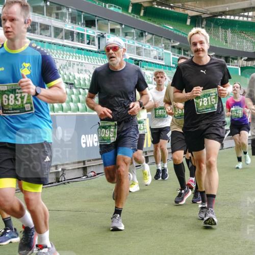 13.09.2026 - 21. swb-Marathon Bremen Michael Burmester http://msf.ph/oto/10464434 13.09.2026 13:12:59 Laufen im Stadion 118, 183, 270, 278, 349, 514, 576, 600, 695, 702, 703, 843, 933, 950, 1005, 1113, 1143, 1226, 1286, 1334, 1426, 1435, 1596, 1641, 1849, 1851, 1936, 1991, 2005, 2035, 2079, 2248, 2264, 2336, 2353, 2375, 2377, 2387, 2398, 2426, 2439, 2461, 2478, 2505, 2612, 2659, 2665, 2673, 2684, 2765, 2773, 2792, 2815, 2816, 2822, 2850, 2860, 2884, 2895, 2907, 2921, 2963, 2966, 2972, 2975, 2976, 3016, 3027, 3079, 3082, 3143, 3155, 3253, 3277, 3293, 3308, 3313, 3328, 3349, 3434 meine-sportfotos.de
