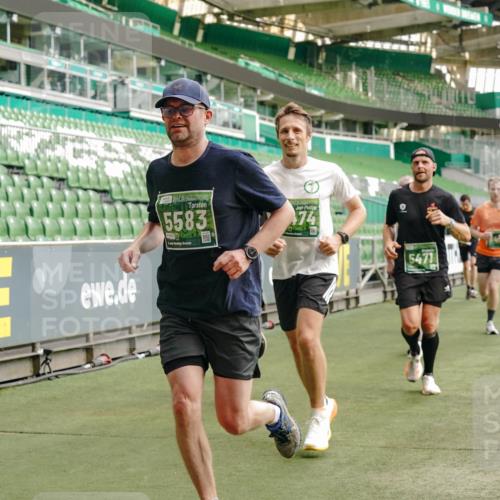 13.09.2026 - 21. swb-Marathon Bremen Michael Burmester http://msf.ph/oto/10464460 13.09.2026 12:56:13 Laufen im Stadion 205, 307, 388, 411, 431, 465, 495, 655, 769, 854, 857, 876, 913, 926, 948, 1058, 1130, 1197, 1390, 1537, 1599, 1601, 1645, 1750, 1972, 2001, 2040, 2122, 2125, 2234, 2251, 2260, 2319, 2383, 2473, 2474, 2535, 2604, 2634, 2640, 2671, 2761, 2812, 2922, 2948, 3057, 3119, 3134, 3175, 3192, 3202, 3246, 3290, 3346, 3348, 3411, 3458, 3508, 3514, 3706, 3716, 3813, 3836, 4135, 4137, 4171, 4413, 4455, 4479, 4733, 5277, 5430, 5530, 6106, 2498, 3085 meine-sportfotos.de