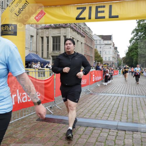 13.09.2026 - Kiel Lauf Yannick Fuchs http://msf.ph/oto/10464494 13.09.2026 09:57:05 Ziel 130, 3684, 4568, 4631, 5468, 8599, 8824, 9692, 11042, 12580, 1746, 1774, 2655, 4641, 4643, 5938, 7509, 7548, 8599, 10206, 10230, 12072, 1122, 2486, 3114, 4097, 5776, 6243, 6932, 7786, 8103, 8113, 11095, 11245, 12507, 791, 5654, 5940, 8102, 10230, 12037 meine-sportfotos.de