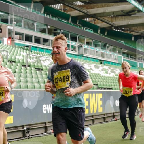 13.09.2026 - 21. swb-Marathon Bremen Michael Burmester http://msf.ph/oto/10464501 13.09.2026 10:35:12 Laufen im Stadion 10093, 10144, 10147, 10152, 10157, 10173, 10175, 10177, 10181, 10182, 10185, 10195, 10240, 10245, 10254, 10306, 10309, 10355, 10356, 10357, 10367, 10368, 10369, 10377, 10409, 10415, 10427, 10460, 10473, 10477, 10485, 10492, 10528, 10559, 10604, 10617, 10636, 10639, 10668, 10669, 10671, 10672, 10677, 10691, 10699, 10700, 10715, 10772, 10828, 10857, 10914, 10928, 11126, 11162, 11343, 11803, 11965, 10146, 10222 meine-sportfotos.de