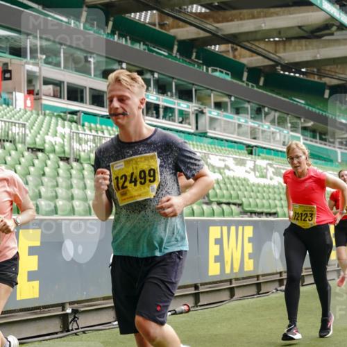 13.09.2026 - 21. swb-Marathon Bremen Michael Burmester http://msf.ph/oto/10464519 13.09.2026 10:35:12 Laufen im Stadion 10093, 10144, 10147, 10152, 10157, 10173, 10175, 10177, 10181, 10182, 10185, 10195, 10240, 10245, 10254, 10306, 10309, 10355, 10356, 10357, 10367, 10368, 10369, 10377, 10409, 10415, 10427, 10460, 10473, 10477, 10485, 10492, 10528, 10559, 10604, 10617, 10636, 10639, 10668, 10669, 10671, 10672, 10677, 10691, 10699, 10700, 10715, 10772, 10828, 10857, 10914, 10928, 11126, 11162, 11343, 11803, 11965, 10146, 10222 meine-sportfotos.de