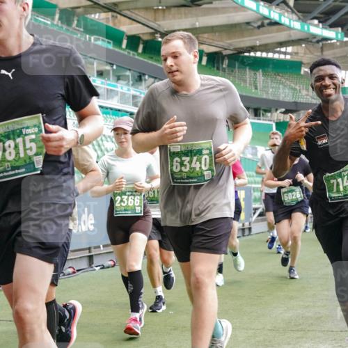 13.09.2026 - 21. swb-Marathon Bremen Michael Burmester http://msf.ph/oto/10464529 13.09.2026 13:13:01 Laufen im Stadion 118, 183, 270, 278, 349, 514, 576, 600, 695, 702, 703, 843, 933, 950, 1005, 1113, 1143, 1226, 1286, 1334, 1426, 1435, 1596, 1641, 1849, 1851, 1936, 1991, 2005, 2035, 2079, 2248, 2264, 2336, 2375, 2377, 2387, 2398, 2426, 2439, 2457, 2461, 2478, 2505, 2612, 2659, 2665, 2673, 2684, 2765, 2773, 2792, 2815, 2816, 2822, 2850, 2860, 2884, 2895, 2907, 2921, 2963, 2966, 2972, 2975, 2976, 3016, 3027, 3079, 3143, 3155, 3209, 3253, 3277, 3293, 3308, 3313, 3328, 3349, 3434 meine-sportfotos.de