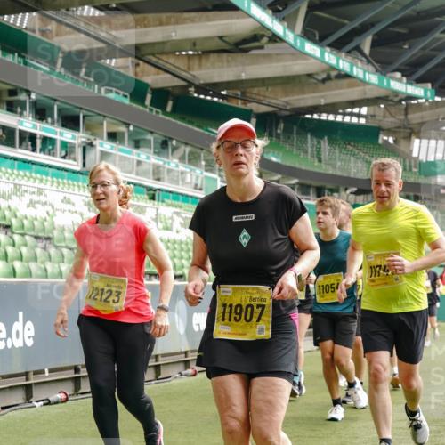 13.09.2026 - 21. swb-Marathon Bremen Michael Burmester http://msf.ph/oto/10464557 13.09.2026 10:35:13 Laufen im Stadion 10093, 10144, 10147, 10152, 10157, 10173, 10175, 10177, 10181, 10182, 10185, 10195, 10240, 10245, 10254, 10306, 10309, 10355, 10356, 10357, 10367, 10368, 10369, 10377, 10409, 10415, 10427, 10460, 10473, 10477, 10485, 10492, 10528, 10559, 10604, 10617, 10636, 10639, 10668, 10669, 10671, 10672, 10677, 10691, 10699, 10700, 10715, 10772, 10828, 10857, 10914, 10928, 11126, 11162, 11343, 11803, 11965, 10146, 10222 meine-sportfotos.de