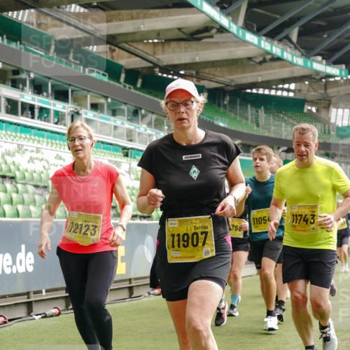 13.09.2026 - 21. swb-Marathon Bremen Michael Burmester http://msf.ph/oto/10464578 13.09.2026 10:35:13 Laufen im Stadion 10093, 10144, 10147, 10152, 10157, 10173, 10175, 10177, 10181, 10182, 10185, 10195, 10240, 10245, 10254, 10306, 10309, 10355, 10356, 10357, 10367, 10368, 10369, 10377, 10409, 10415, 10427, 10460, 10473, 10477, 10485, 10492, 10528, 10559, 10604, 10617, 10636, 10639, 10668, 10669, 10671, 10672, 10677, 10691, 10699, 10700, 10715, 10772, 10828, 10857, 10914, 10928, 11126, 11162, 11343, 11803, 11965, 10146, 10222 meine-sportfotos.de