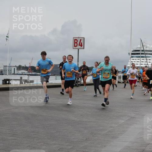 13.09.2026 - Kiel Lauf Andreas Tolksdorf http://msf.ph/oto/10464592 13.09.2026 12:04:59 Kiellinie 377, 1230, 8550, 4, 2335, 3 meine-sportfotos.de
