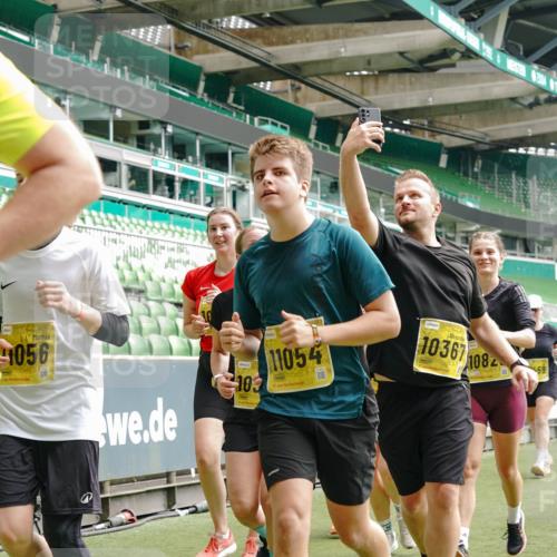 13.09.2026 - 21. swb-Marathon Bremen Michael Burmester http://msf.ph/oto/10464693 13.09.2026 10:35:15 Laufen im Stadion 10093, 10144, 10147, 10152, 10157, 10173, 10175, 10177, 10181, 10182, 10185, 10195, 10240, 10245, 10254, 10306, 10309, 10355, 10356, 10357, 10367, 10368, 10369, 10377, 10409, 10415, 10427, 10460, 10473, 10477, 10485, 10492, 10528, 10559, 10604, 10617, 10636, 10639, 10668, 10669, 10671, 10672, 10677, 10699, 10700, 10715, 10828, 10857, 10914, 10928, 11126, 11162, 11343, 11803, 11965, 10146, 10222 meine-sportfotos.de
