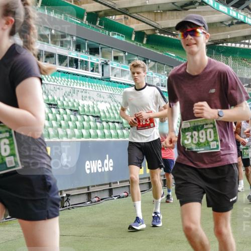 13.09.2026 - 21. swb-Marathon Bremen Michael Burmester http://msf.ph/oto/10464797 13.09.2026 13:13:04 Laufen im Stadion 118, 183, 270, 278, 349, 514, 576, 600, 631, 695, 702, 703, 843, 933, 950, 1005, 1113, 1143, 1226, 1286, 1334, 1426, 1435, 1596, 1641, 1849, 1851, 1936, 1991, 2005, 2035, 2079, 2248, 2264, 2336, 2375, 2377, 2387, 2398, 2426, 2439, 2457, 2461, 2478, 2505, 2540, 2612, 2659, 2665, 2673, 2684, 2693, 2765, 2773, 2792, 2815, 2816, 2822, 2850, 2860, 2884, 2895, 2921, 2963, 2966, 2972, 2975, 3016, 3027, 3079, 3111, 3143, 3155, 3209, 3253, 3277, 3293, 3304, 3308, 3313, 3328, 3349, 3434 meine-sportfotos.de