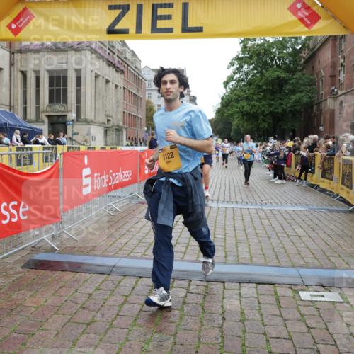 13.09.2026 - Kiel Lauf Yannick Fuchs http://msf.ph/oto/10464875 13.09.2026 09:57:29 Ziel 1122, 3114, 3427, 4567, 5776, 6173, 6735, 7358, 7359, 8103, 11014, 11095, 130, 2486, 3684, 4097, 4568, 4631, 5468, 6243, 6932, 7786, 8113, 8599, 8824, 9692, 11042, 11245, 12507, 12580, 818, 1296, 2406, 3317, 4808, 8853, 9998, 10943, 4641, 4643, 5938, 8599, 8824, 9692 meine-sportfotos.de