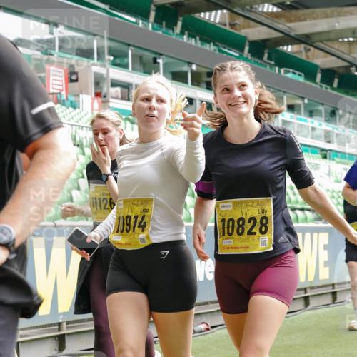 13.09.2026 - 21. swb-Marathon Bremen Michael Burmester http://msf.ph/oto/10464883 13.09.2026 10:35:17 Laufen im Stadion 10093, 10144, 10147, 10152, 10157, 10173, 10175, 10177, 10181, 10182, 10185, 10195, 10240, 10245, 10254, 10263, 10306, 10309, 10355, 10356, 10357, 10367, 10368, 10369, 10377, 10409, 10415, 10427, 10460, 10473, 10477, 10481, 10485, 10492, 10528, 10559, 10604, 10617, 10636, 10639, 10668, 10669, 10671, 10672, 10677, 10699, 10700, 10715, 10828, 10857, 10914, 10928, 11126, 11162, 11343, 11803, 11965, 10146, 10222 meine-sportfotos.de