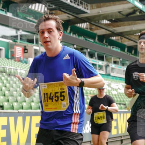 13.09.2026 - 21. swb-Marathon Bremen Michael Burmester http://msf.ph/oto/10464992 13.09.2026 10:35:18 Laufen im Stadion 10093, 10144, 10147, 10152, 10157, 10173, 10175, 10177, 10181, 10182, 10185, 10195, 10240, 10245, 10254, 10263, 10306, 10309, 10355, 10356, 10357, 10367, 10368, 10369, 10377, 10409, 10415, 10427, 10460, 10473, 10477, 10481, 10485, 10492, 10528, 10559, 10604, 10617, 10636, 10639, 10668, 10669, 10671, 10672, 10677, 10699, 10700, 10715, 10828, 10857, 10914, 10928, 11126, 11162, 11343, 11803, 11965, 10146, 10222 meine-sportfotos.de