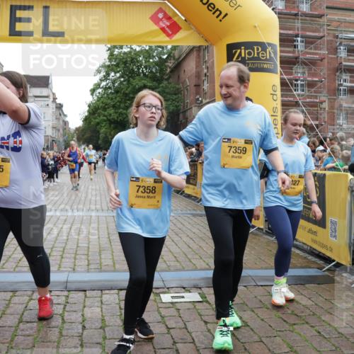 13.09.2026 - Kiel Lauf Yannick Fuchs http://msf.ph/oto/10465001 13.09.2026 09:57:39 Ziel 818, 3317, 3427, 4567, 4808, 6735, 7358, 7359, 8853, 9998, 10943, 130, 1122, 2486, 3114, 4097, 4568, 4631, 5468, 5776, 6173, 6243, 6932, 7786, 8103, 8113, 11014, 11042, 11095, 11245, 12507, 1296, 2406, 5688, 8352, 3684, 5468, 8824, 11042, 12580 meine-sportfotos.de
