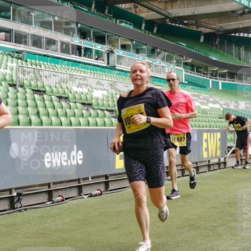 13.09.2026 - 21. swb-Marathon Bremen Michael Burmester http://msf.ph/oto/10465041 13.09.2026 10:35:20 Laufen im Stadion 10093, 10144, 10147, 10152, 10157, 10173, 10175, 10177, 10181, 10182, 10185, 10195, 10240, 10245, 10254, 10263, 10306, 10309, 10356, 10357, 10367, 10368, 10369, 10377, 10409, 10415, 10427, 10439, 10460, 10473, 10477, 10481, 10485, 10492, 10528, 10559, 10604, 10617, 10636, 10639, 10668, 10669, 10671, 10672, 10677, 10699, 10700, 10715, 10828, 10857, 10914, 10928, 11126, 11162, 11343, 11803, 11965, 10146, 10222 meine-sportfotos.de
