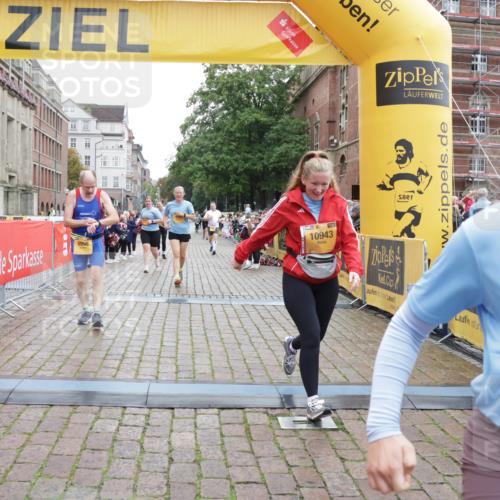 13.09.2026 - Kiel Lauf Yannick Fuchs http://msf.ph/oto/10465043 13.09.2026 09:57:44 Ziel 818, 1296, 2406, 3317, 4808, 8853, 9998, 10943, 130, 1122, 2486, 3114, 3427, 4097, 4567, 4568, 4631, 5776, 6173, 6243, 6735, 6932, 7358, 7359, 7786, 8103, 8113, 11014, 11095, 11245, 12507, 5688, 6253, 8352, 130, 4568, 4631, 5468, 11042 meine-sportfotos.de