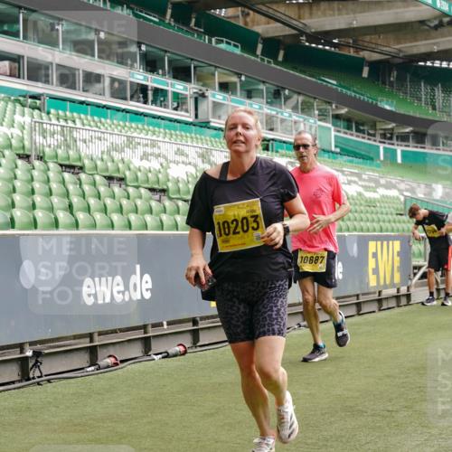 13.09.2026 - 21. swb-Marathon Bremen Michael Burmester http://msf.ph/oto/10465068 13.09.2026 10:35:20 Laufen im Stadion 10093, 10144, 10147, 10152, 10157, 10173, 10175, 10177, 10181, 10182, 10185, 10195, 10240, 10245, 10254, 10263, 10306, 10309, 10356, 10357, 10367, 10368, 10369, 10377, 10409, 10415, 10427, 10439, 10460, 10473, 10477, 10481, 10485, 10492, 10528, 10559, 10604, 10617, 10636, 10639, 10668, 10669, 10671, 10672, 10677, 10699, 10700, 10715, 10828, 10857, 10914, 10928, 11126, 11162, 11343, 11803, 11965, 10146, 10222 meine-sportfotos.de