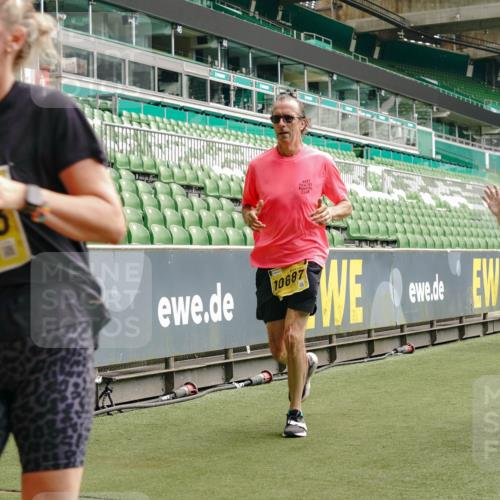 13.09.2026 - 21. swb-Marathon Bremen Michael Burmester http://msf.ph/oto/10465096 13.09.2026 10:35:21 Laufen im Stadion 10093, 10144, 10147, 10152, 10157, 10173, 10175, 10177, 10181, 10182, 10185, 10195, 10240, 10245, 10254, 10263, 10306, 10309, 10356, 10357, 10367, 10368, 10369, 10377, 10409, 10415, 10427, 10439, 10460, 10473, 10477, 10481, 10485, 10492, 10528, 10559, 10604, 10617, 10636, 10639, 10668, 10669, 10671, 10672, 10677, 10699, 10700, 10715, 10828, 10857, 10914, 10928, 11126, 11162, 11343, 11803, 11965, 10146, 10222 meine-sportfotos.de
