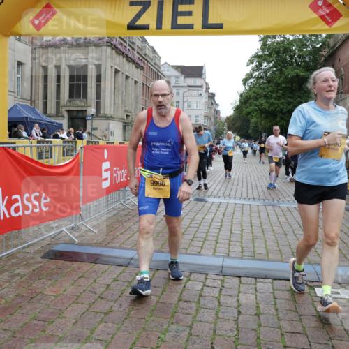 13.09.2026 - Kiel Lauf Yannick Fuchs http://msf.ph/oto/10465108 13.09.2026 09:57:47 Ziel 818, 1296, 2406, 3317, 4808, 8352, 8853, 9998, 10943, 1122, 2486, 3114, 3427, 4097, 4567, 5776, 6173, 6243, 6735, 6932, 7358, 7359, 7786, 8103, 8113, 11014, 11095, 11245, 12507, 5688, 6253, 130, 2486, 4097, 4568, 4631, 5468, 11042 meine-sportfotos.de